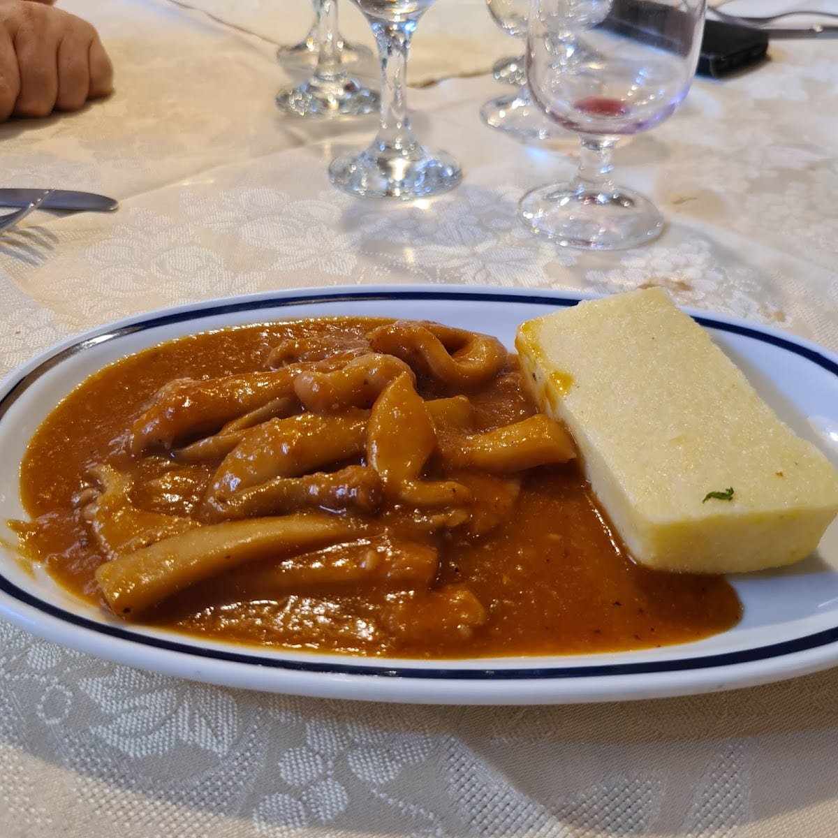 Pasta con sugo e formaggio